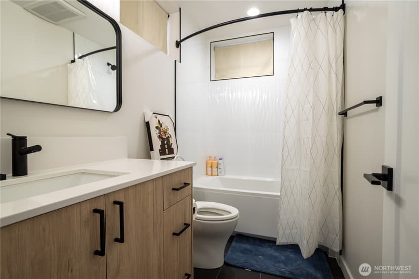 Property photo for 1122 13th Avenue #A, Seattle photo 15