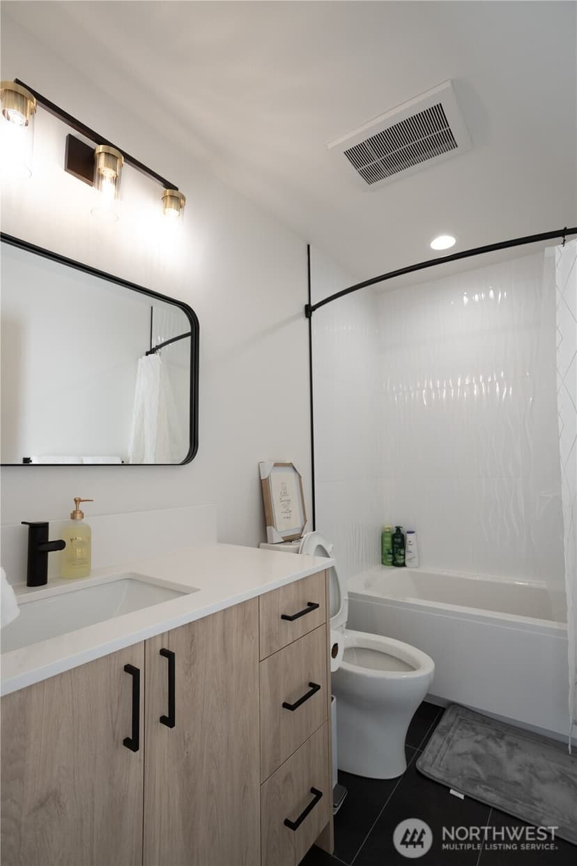 Property photo for 1122 13th Avenue #A, Seattle photo 23