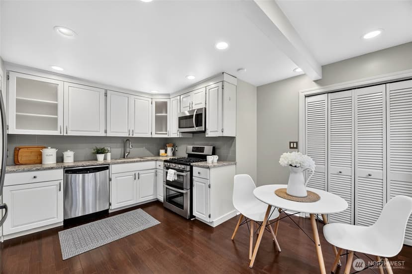 Property photo for 2732 NE 54th Street, Seattle photo 6