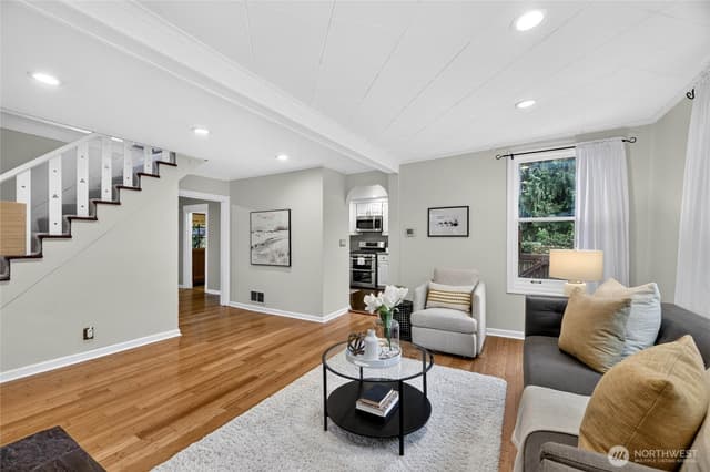 Property photo for 2732 NE 54th Street, Seattle photo 4