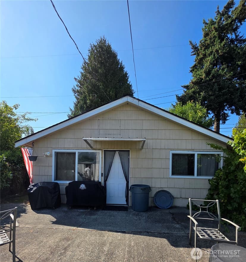 Property photo for 15825 8th Avenue NE, Shoreline photo 2