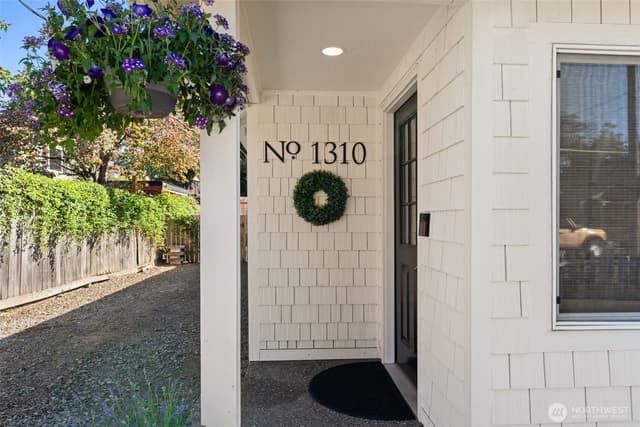 Property photo for 1310 N Montgomery Avenue, Bremerton photo 2