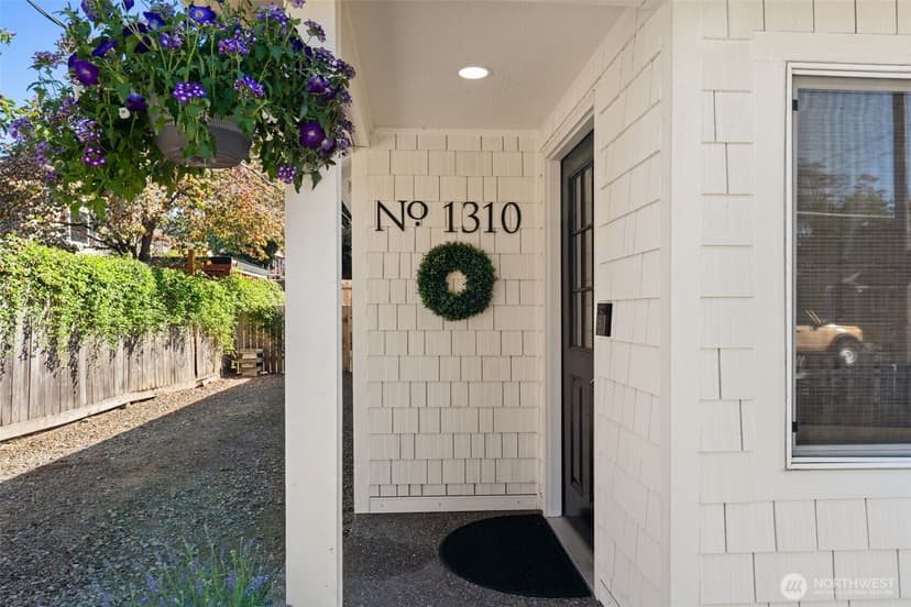 Property photo for 1310 N Montgomery Avenue, Bremerton photo 2