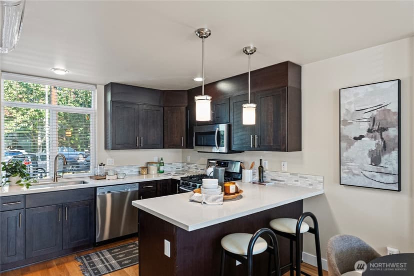 Property photo for 414 NE 73rd Street, Seattle photo 8