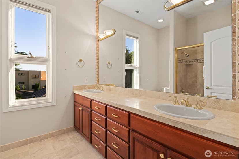 Property photo for 6049 NE 135th Street, Kirkland photo 27