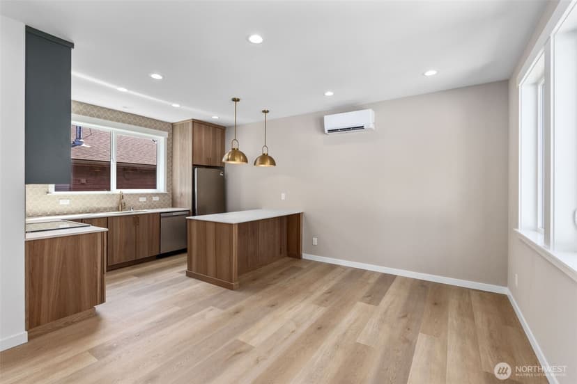 Property photo for 11050 2nd Avenue NW #B, Seattle photo 8