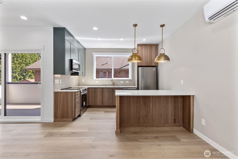 Property photo for 11050 2nd Avenue NW #B, Seattle photo 9