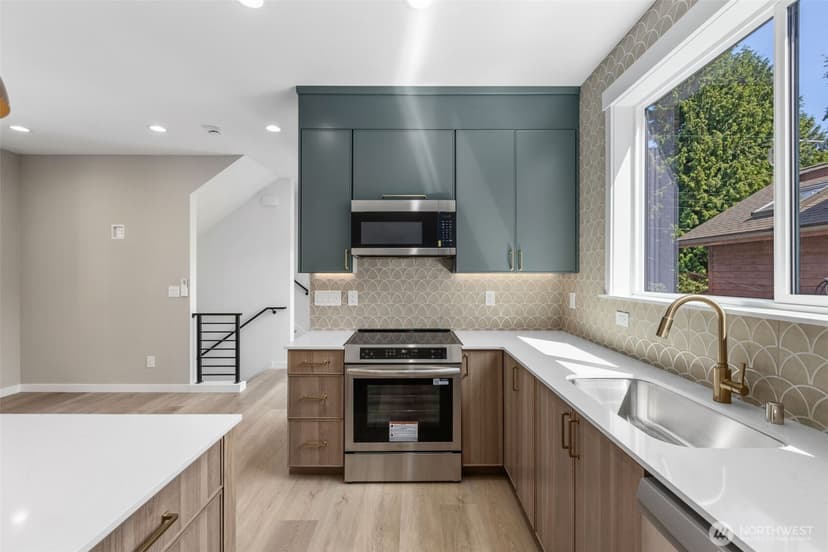Property photo for 11050 2nd Avenue NW #B, Seattle photo 13