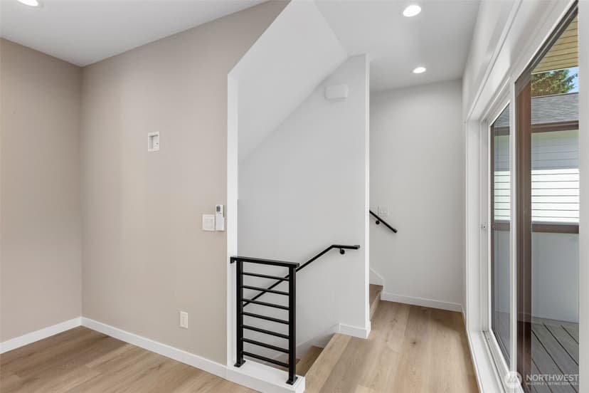 Property photo for 11050 2nd Avenue NW #B, Seattle photo 33