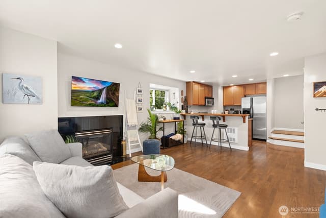 Property photo for 7110 California Avenue SW, Seattle photo 5