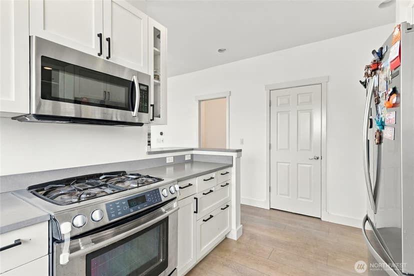 Property photo for 1601 NE Katsura Street #101, Issaquah photo 17