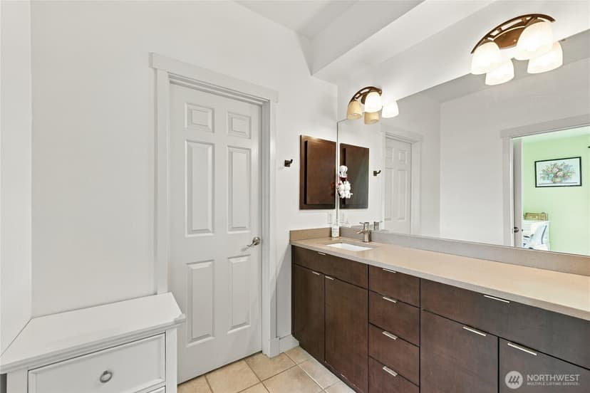 Property photo for 1601 NE Katsura Street #101, Issaquah photo 22