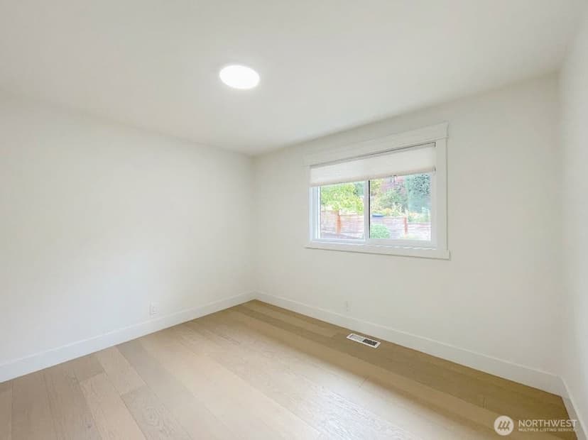 Property photo for 2040 128th Avenue SE, Bellevue photo 17