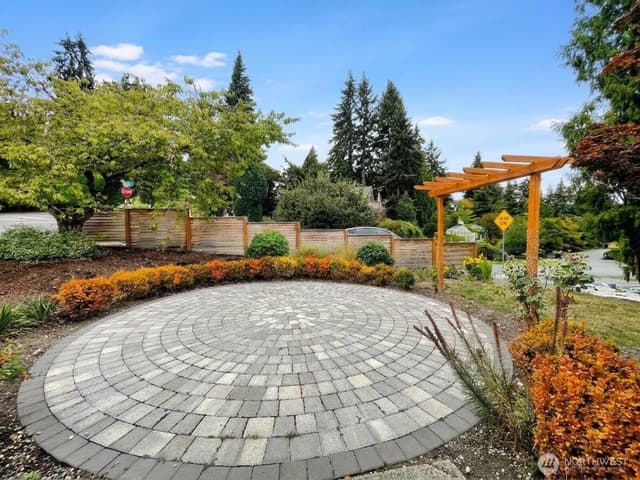 Property photo for 2040 128th Avenue SE, Bellevue photo 4