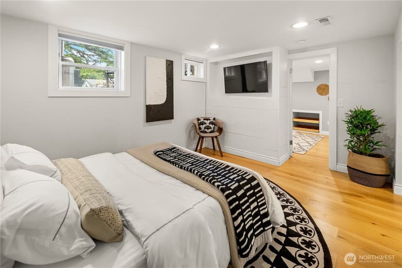 Property photo for 3825 33rd Avenue W, Seattle photo 14