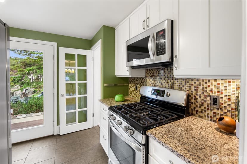 Property photo for 3825 33rd Avenue W, Seattle photo 11