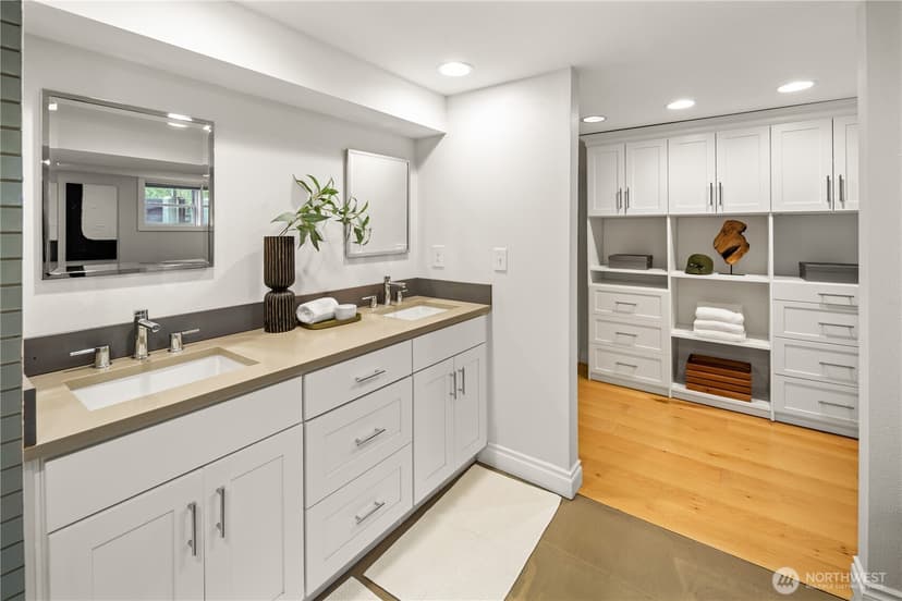 Property photo for 3825 33rd Avenue W, Seattle photo 16