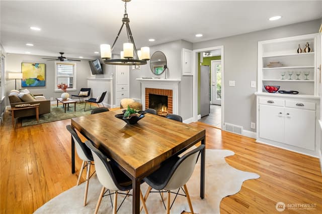 Property photo for 3825 33rd Avenue W, Seattle photo 4