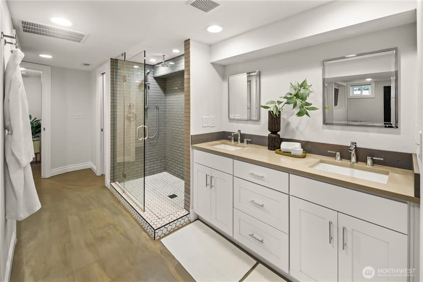 Property photo for 3825 33rd Avenue W, Seattle photo 17