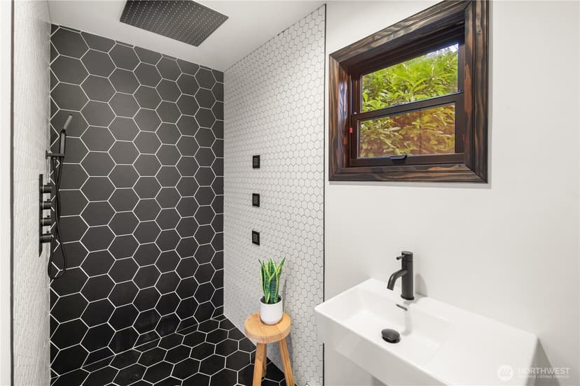 Property photo for 3825 33rd Avenue W, Seattle photo 32