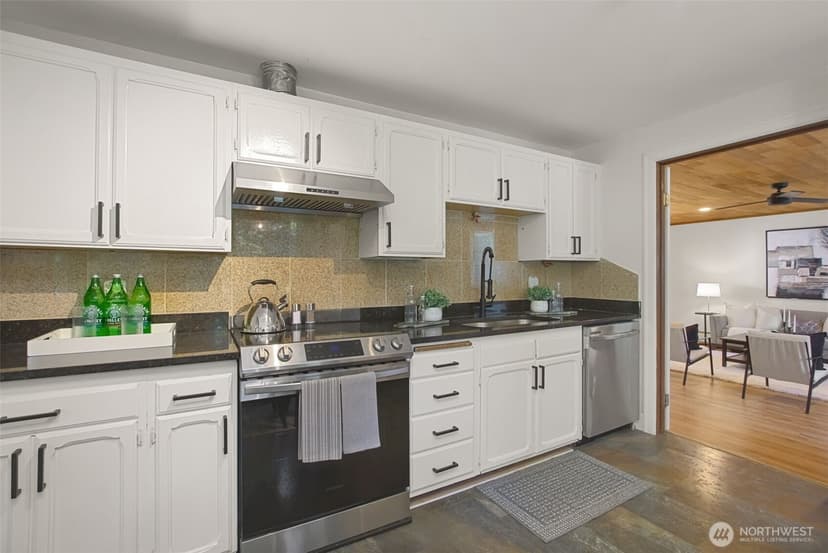 Property photo for 18806 4th Avenue S, Burien photo 13