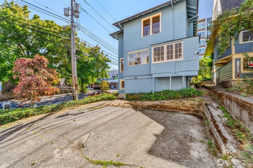 Property photo for 700 Warren Avenue N, Seattle photo 31