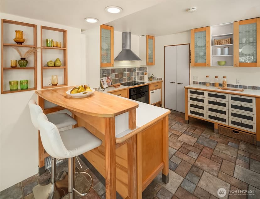 Property photo for 8015 42nd Avenue NE, Seattle photo 9