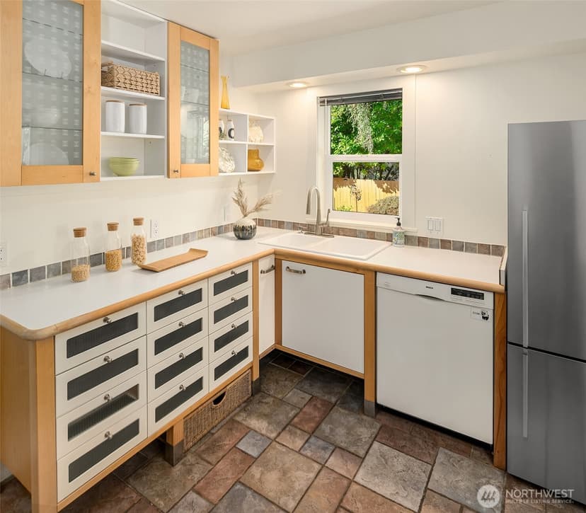 Property photo for 8015 42nd Avenue NE, Seattle photo 12