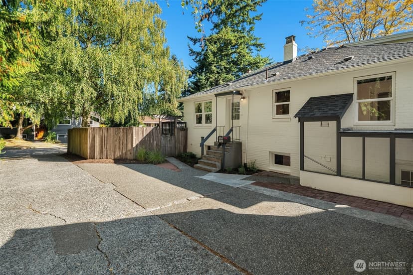 Property photo for 8015 42nd Avenue NE, Seattle photo 33