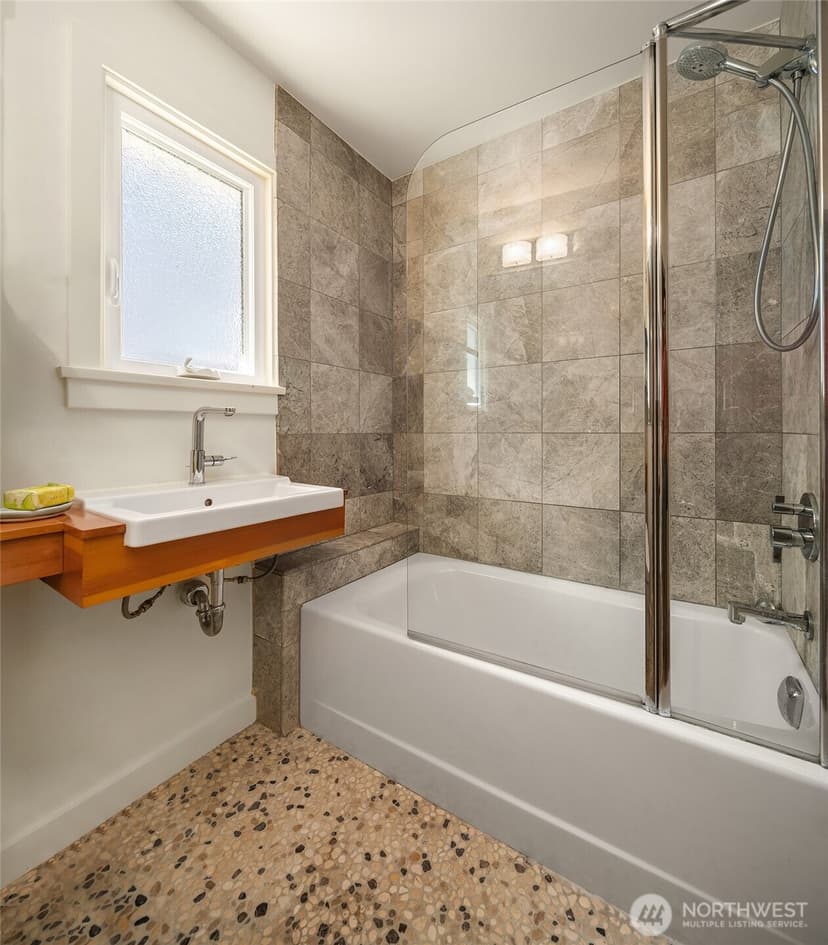 Property photo for 8015 42nd Avenue NE, Seattle photo 16