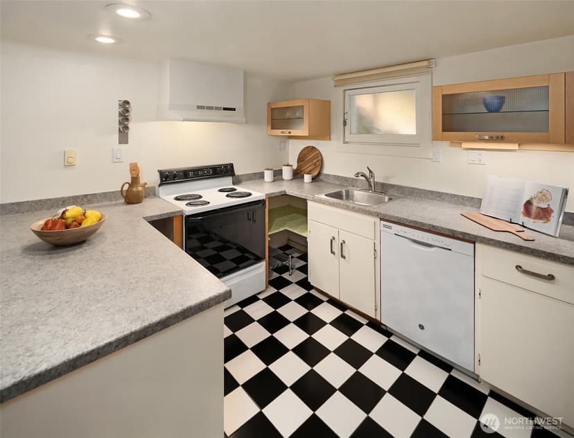 Property photo for 8015 42nd Avenue NE, Seattle photo 22