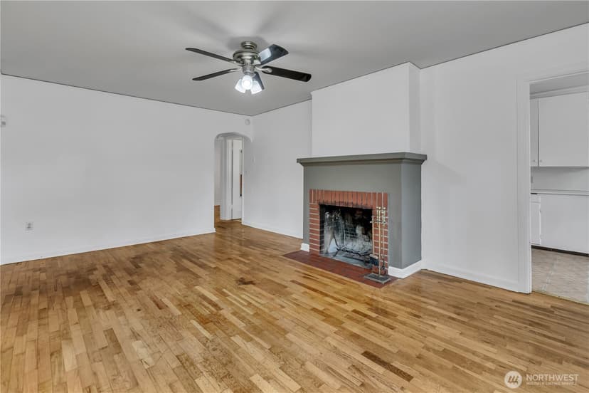 Property photo for 10019 Oak Lane SW, Lakewood photo 4
