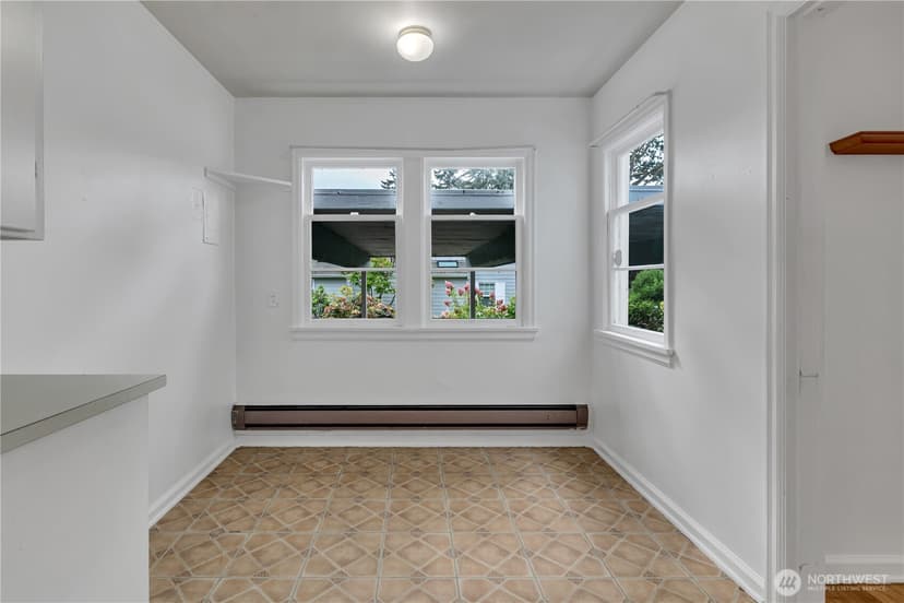 Property photo for 10019 Oak Lane SW, Lakewood photo 7