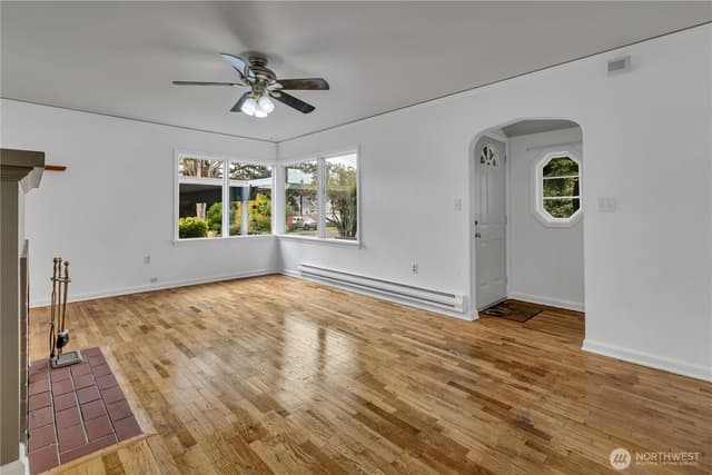 Property photo for 10019 Oak Lane SW, Lakewood photo 3