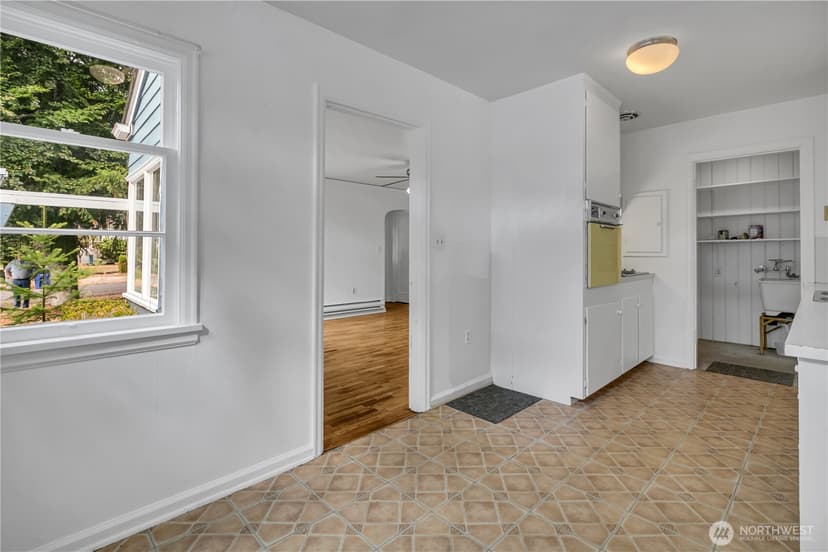 Property photo for 10019 Oak Lane SW, Lakewood photo 6