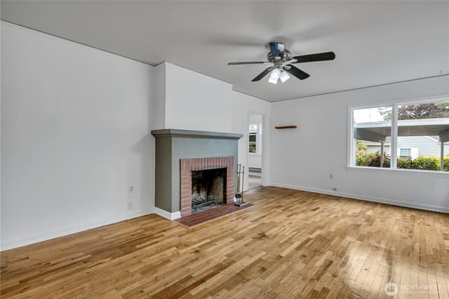 Property photo for 10019 Oak Lane SW, Lakewood photo 2