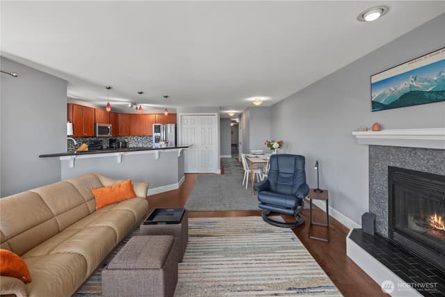 Property photo for 7111 Linden Avenue N #304, Seattle photo 4