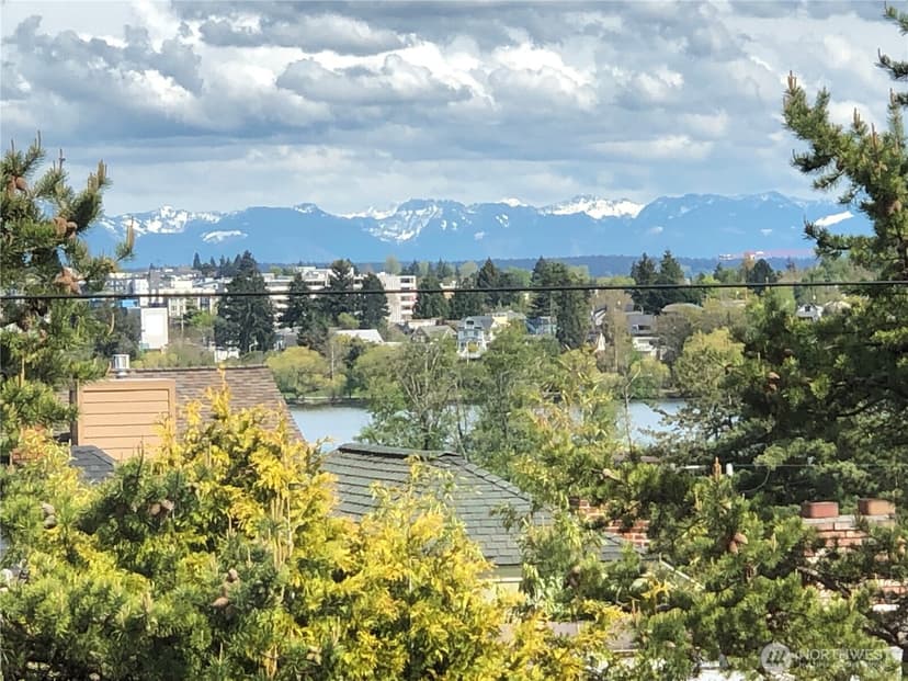 Property photo for 7111 Linden Avenue N #304, Seattle photo 8