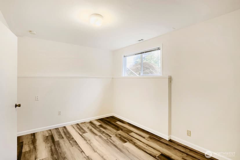 Property photo for 16613 NE 18th Street, Bellevue photo 27