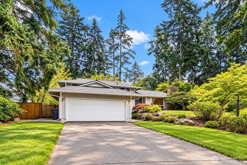 Property photo for 16613 NE 18th Street, Bellevue photo 3