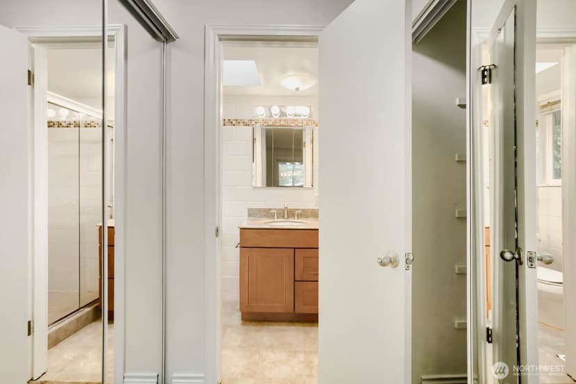 Property photo for 16613 NE 18th Street, Bellevue photo 32