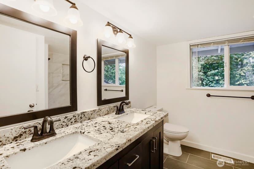 Property photo for 16613 NE 18th Street, Bellevue photo 36