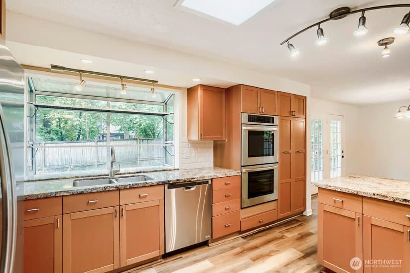 Property photo for 16613 NE 18th Street, Bellevue photo 17
