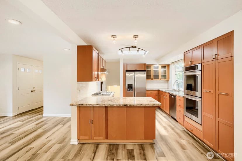 Property photo for 16613 NE 18th Street, Bellevue photo 13