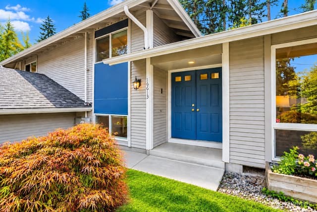 Property photo for 16613 NE 18th Street, Bellevue photo 4