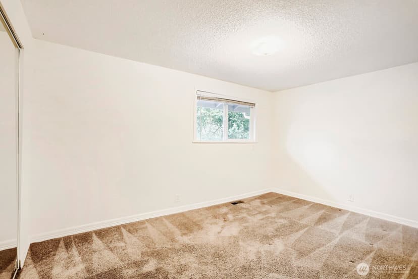 Property photo for 16613 NE 18th Street, Bellevue photo 30