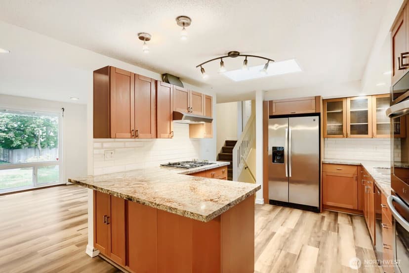 Property photo for 16613 NE 18th Street, Bellevue photo 15
