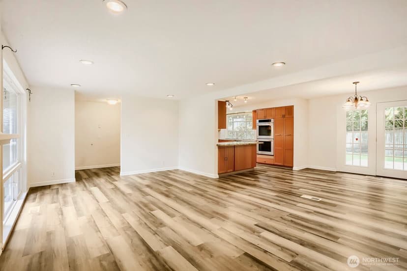 Property photo for 16613 NE 18th Street, Bellevue photo 10