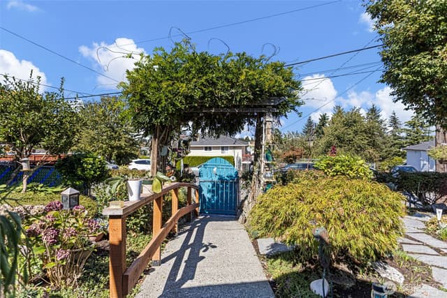 Property photo for 3809 S Trenton Street, Seattle photo 4