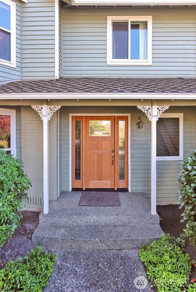 Property photo for 833 15th Court, Mukilteo photo 2